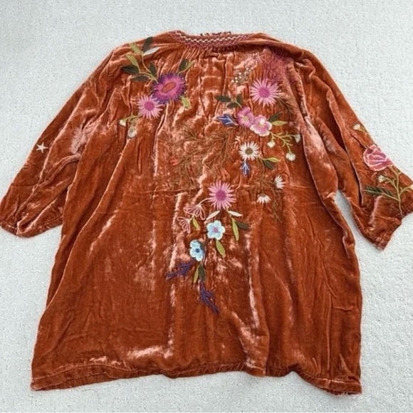 $340 JOHNNY WAS Ulla Persimmon Velvet Silk Floral Embroidered V-Neck Blouse L - Picture 6 of 12